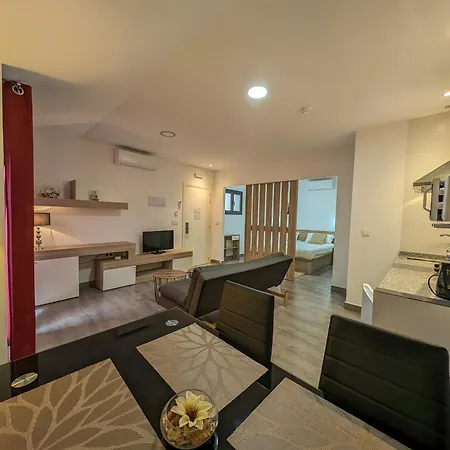 Aparthotel La Laguna 3*
